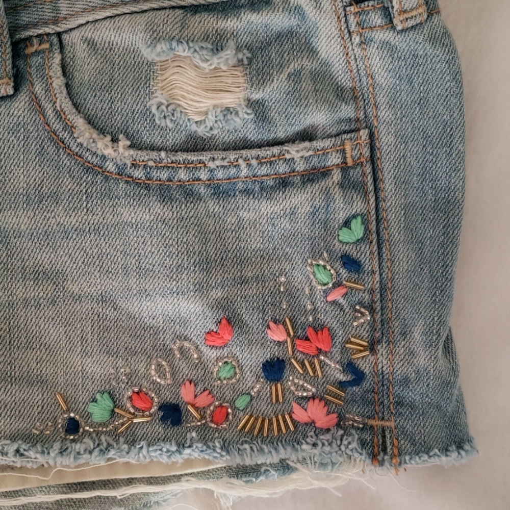 Hollister Jean Shorts - Picture 3 of 3